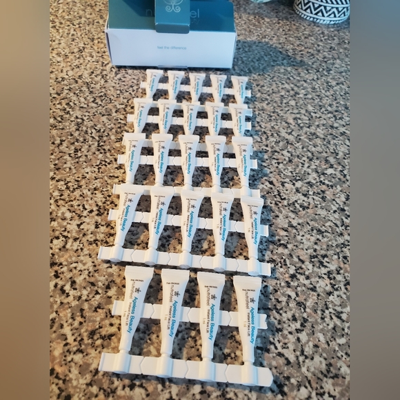 Ageless Beauty Instant Face Lift - Picture 3 of 3